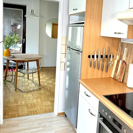 Zentrale Mit Parkplatz شقة غراتس