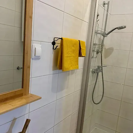 Zentrale Mit Parkplatz גראץ